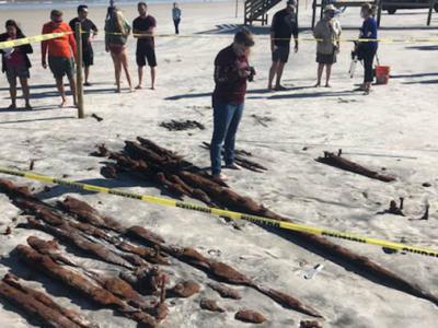 美国佛罗里达洲圣奥古斯丁市新月海滩发现1880年沉没的“Caroline Eddy”号商船遗骸