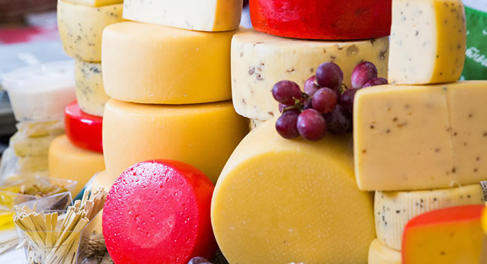 科学家发现适量食用含有化学物质亚精胺的陈年干酪有助于延长寿命
