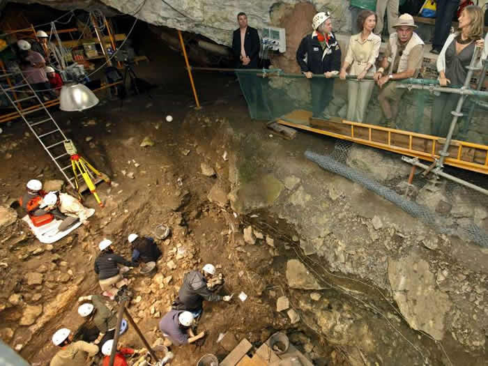 西班牙“骨头坑”洞穴人类化石研究显示：早期的尼安德特人可能通过冬眠来度过寒冬