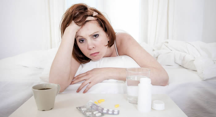 英国专家指出避免宿醉的方法：喝酒时要及时喝水 睡眠是缓解不适的最简单办法