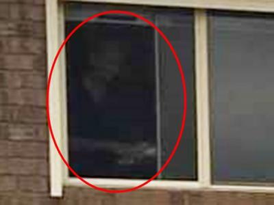 澳洲南澳省维多利亚港一户人家卖房 现场拍摄的照片居然出现阿公的“鬼影”