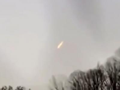 UFO？12月28日美国西弗吉尼亚州天空惊现巨大发光火柱