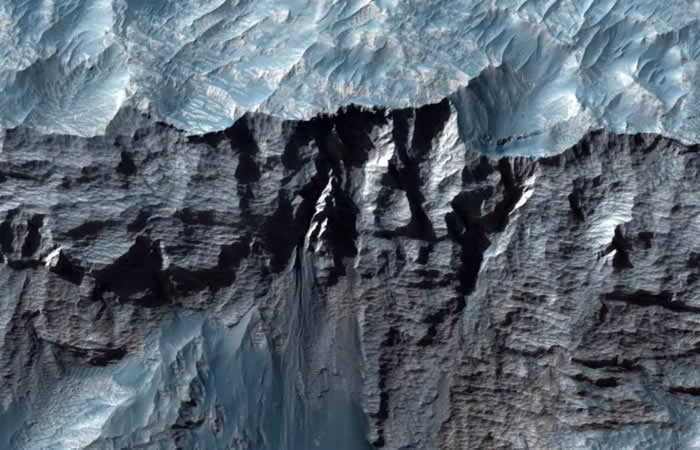 美国科罗拉多大峡谷相形见绌 太阳系最大峡谷——火星Valles Marineris峡谷