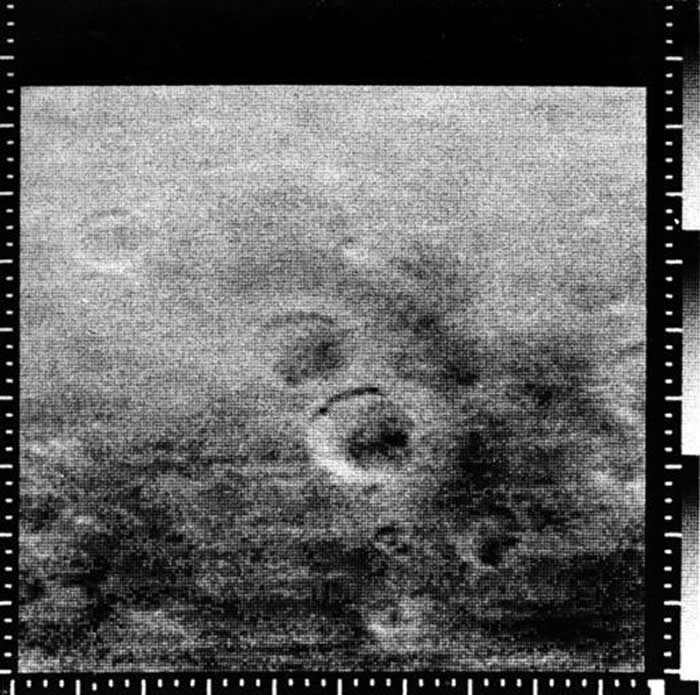 水手4号飞越火星时拍摄的照片