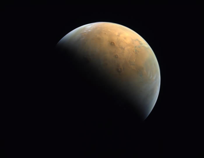 阿联酋“希望号”探测器成功发回第一张火星照片