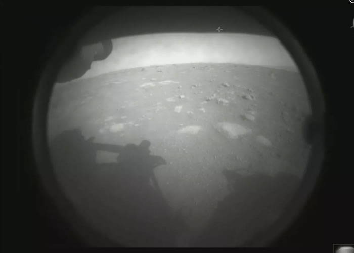 美国宇航局NASA“毅力号”火星车成功登陆火星 并发回第一张火星图像