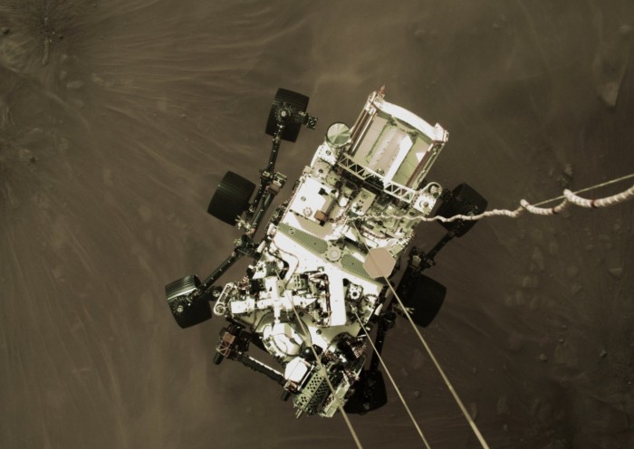 NASA分享新图像展现“毅力号”着陆火星经历的“恐怖七分钟”