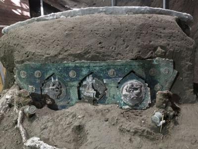 庞贝古城发现一辆大型古罗马四轮典礼仪式用马车