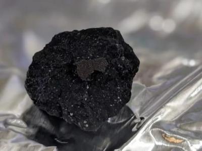 2月28日“火球”在英国上空爆炸后 科学家找到罕见碳质球粒陨石