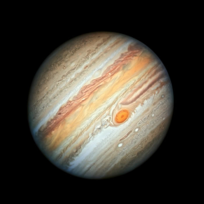 大红斑可能正在从定期进入木星的小风暴中“窃取”能量