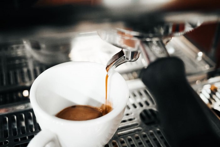 在有氧运动前半小时喝一杯浓咖啡可以显著提高脂肪燃烧的速度