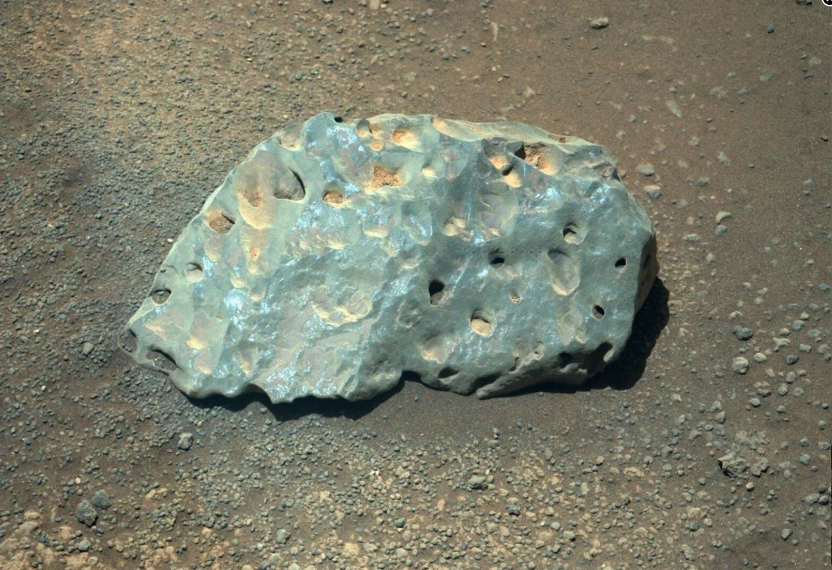 NASA“毅力号”火星车调查一块“怪异”岩石并向其发射激光