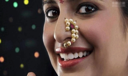 印度女性的鼻饰,这个跟印度牛有关系吗?