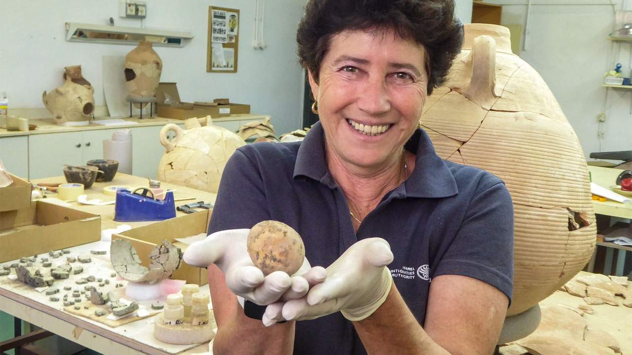 以色列考古学家发现1000年前的鸡蛋