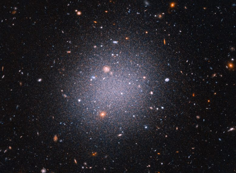 对超弥散星系（UDG）NGC1052-DF2（DF2）最精确的距离测量证实它缺乏暗物质