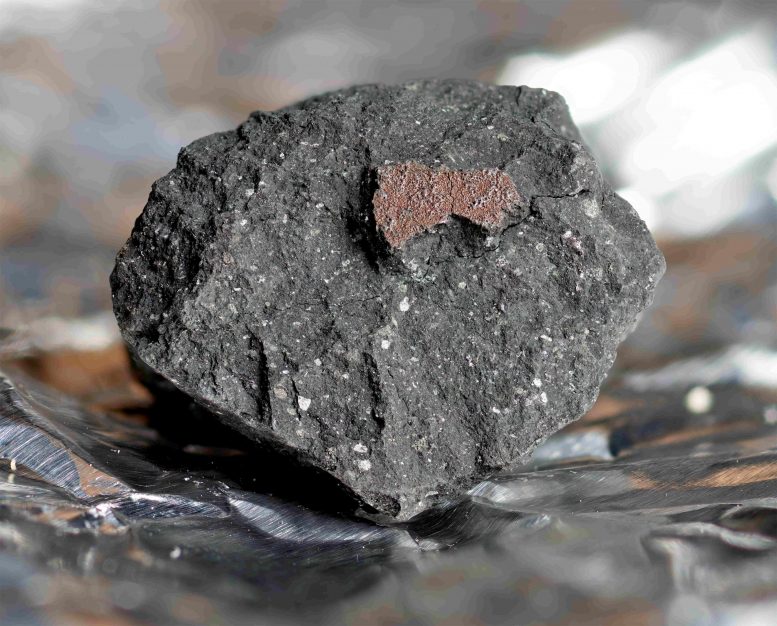 落在英国的45亿年前陨石Winchcombe可能有助于揭开地球生命的秘密