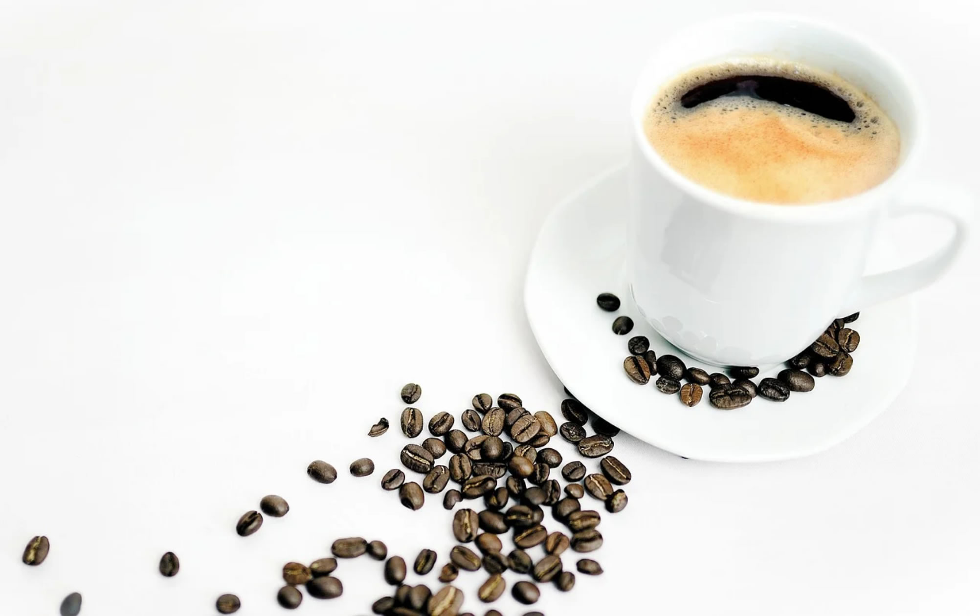 调查发现没有证据表明适量饮用咖啡会导致心律失常 可能还具有消炎益处