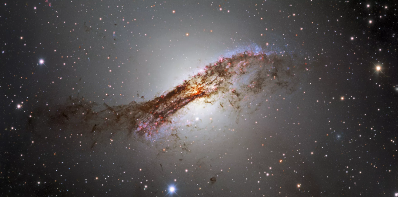 智利Cerro Tololo美洲天文台暗能量相机拍摄的半人马座A星系