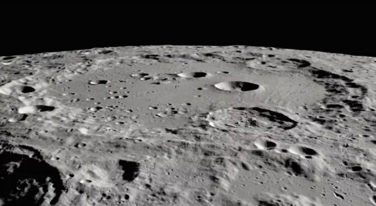 一些原始的撞击可能是塑造月球较大地貌特征的原因