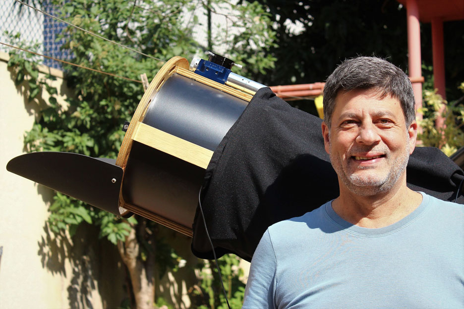 巴西业余天文学家José Luis Pereira拍摄到小行星撞击木星发出的亮光