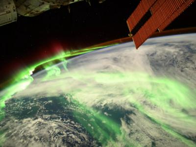 欧洲航天局宇航员Thomas Pesquet从国际空间站拍摄的地球极光照片让人惊叹不已