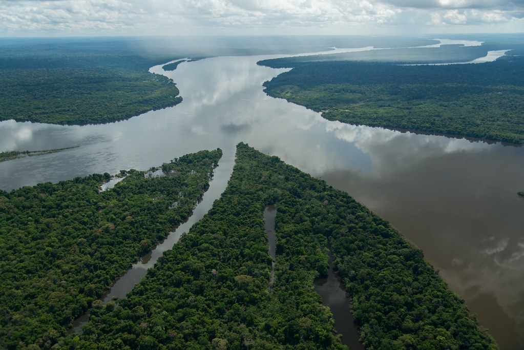 巴西塔帕若斯河是受水力发电高度影响的其中一条自由流动河流。照片来源：Zig Koch／WWF-Brazil