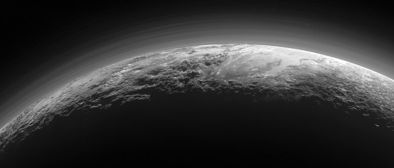 利用2018年8月15日晚的掩星事件测量冥王星脆弱的大气层总体丰度