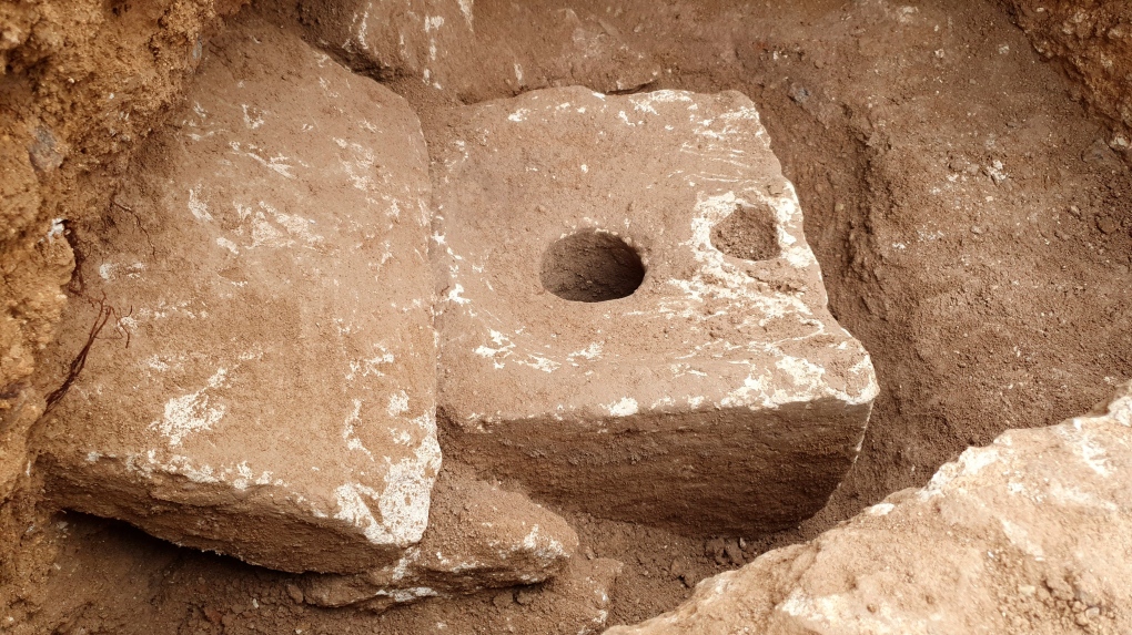以色列考古学家在耶路撒冷挖到一个有2700多年历史的古老厕所
