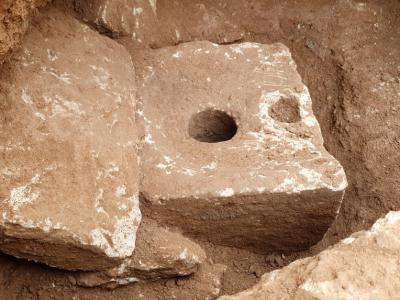 以色列考古学家在耶路撒冷挖到一个有2700多年历史的古老厕所