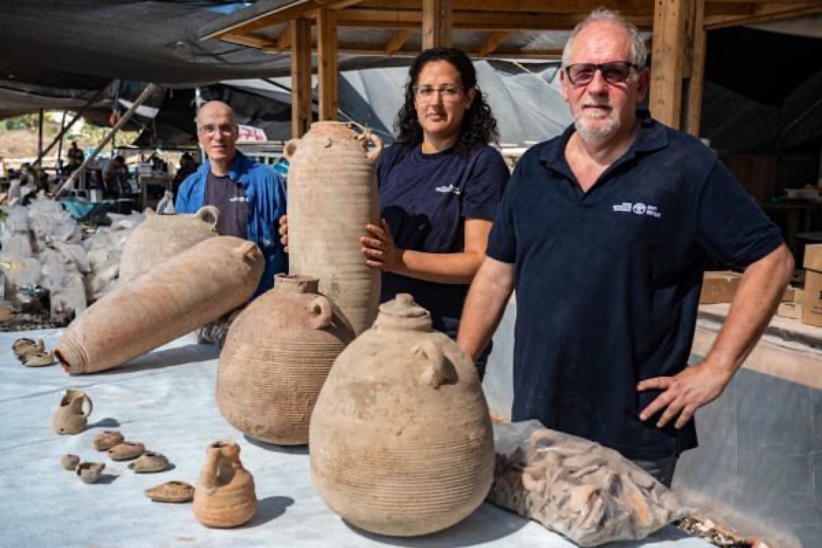 考古学家在以色列亚夫纳遗址发现中世纪拜占庭时期葡萄酒厂废墟