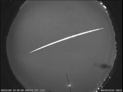 NASA流星摄像机拍摄到夜空中的火球