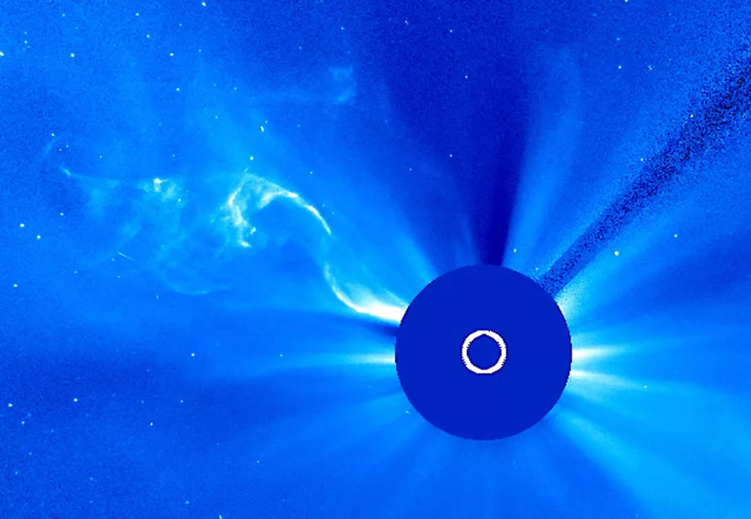 天文学家观察到巨大恒星爆发 威力是太阳的10倍