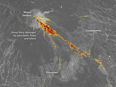 印度尼西亚爪哇岛塞梅鲁火山发生喷发