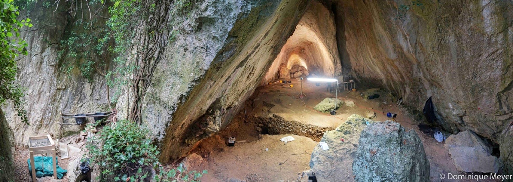 意大利洞穴发现的欧洲最早女婴墓葬和饰品揭示中石器时代社会结构