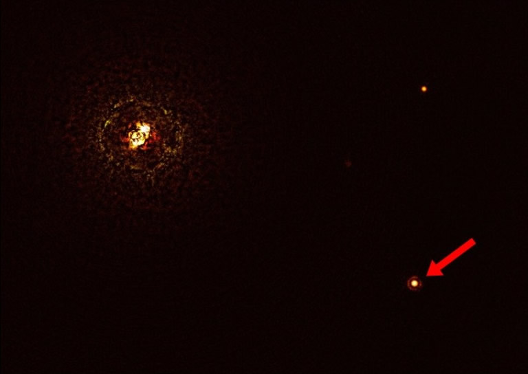 瑞典斯德哥尔摩大学天文学家发现迄今最巨型系外行星b Centauri b 比木星大10倍