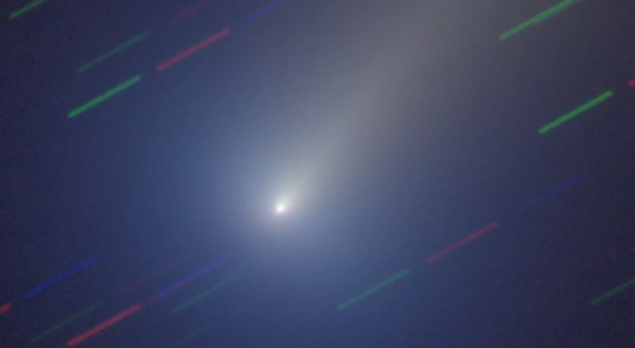 欧空局发布视频展示Leonard“圣诞彗星”在太空中飞驰的情景