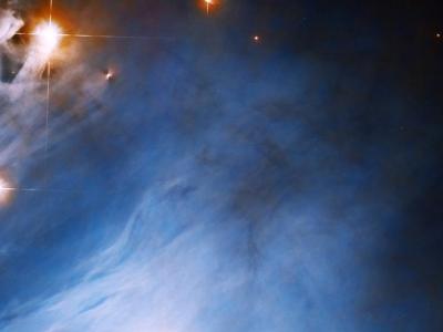 哈勃太空望远镜捕捉到的反射星云IC 2631图像