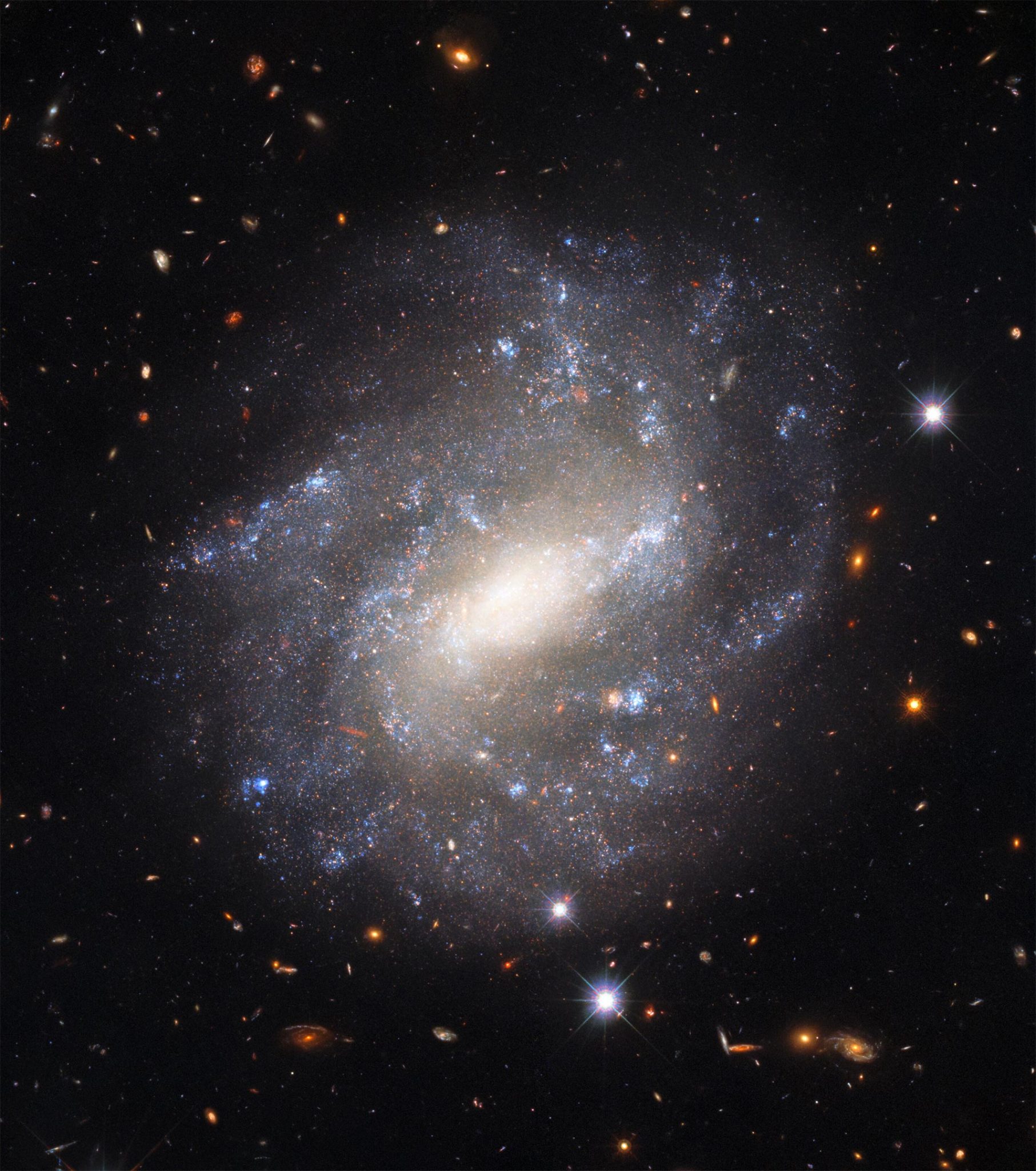 哈勃太空望远镜拍摄的孤独螺旋星系UGC 9391