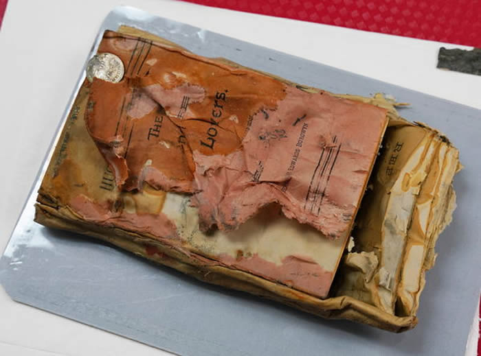 美国维吉尼亚州南北战争李将军雕像底座中一个超过130年历史的时空胶囊铜盒出土