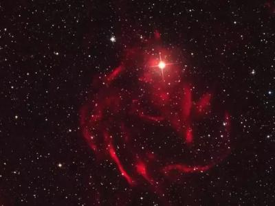 国际天文学家小组与科学爱好者一起发现一类新的银河系星云