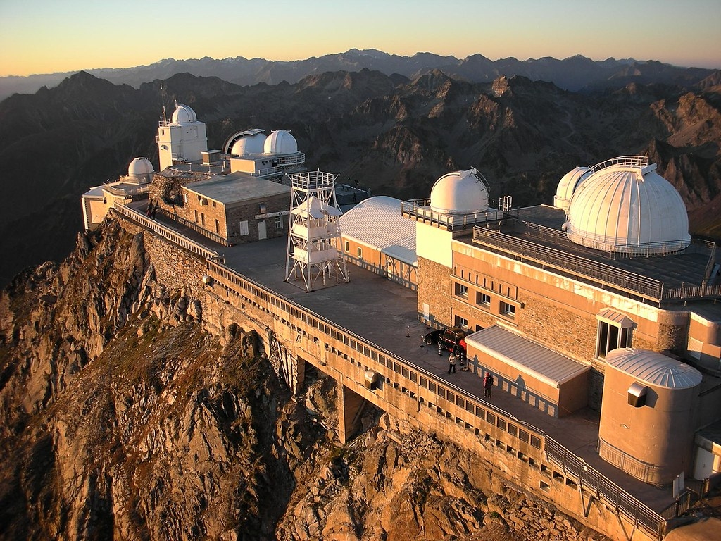法国庇里牛斯山的南日比戈尔天文台（Pic du Midi Observatory）