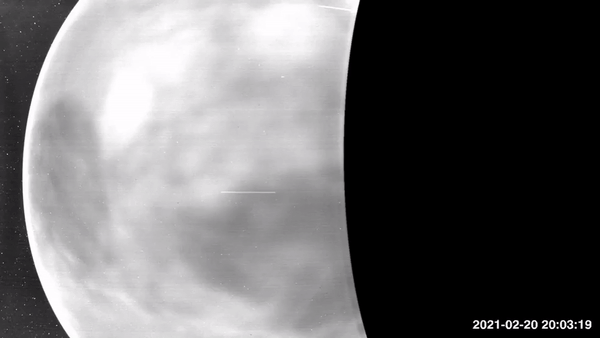 NASA帕克太阳探测器看到金星“像锻造的铁器 ”一样发光