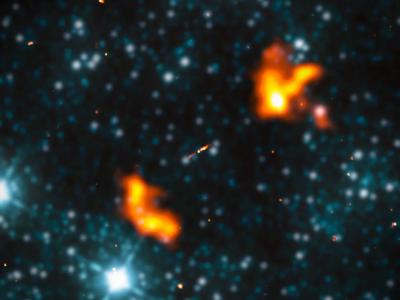30亿光年外发现迄今为止最大的星系Alcyoneus 左右两瓣达到1630万光年