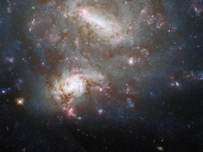 哈勃太空望远镜拍摄的双子星系NGC 4496A和NGC 4496B