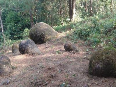 《亚洲考古学》：印度东部阿萨姆邦发现65个神秘巨型石缸 或与埋葬习俗有关