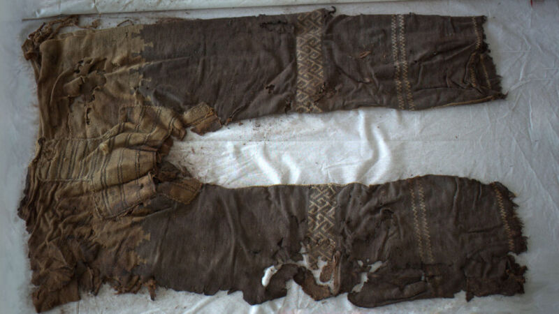 发现于中国的3000年历史羊毛长裤 考古学家揭开这条世界上最古老裤子背后的设计秘密