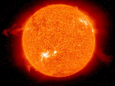 天文摄影师Chuck Ayoub拍摄到一次巨大的太阳喷发