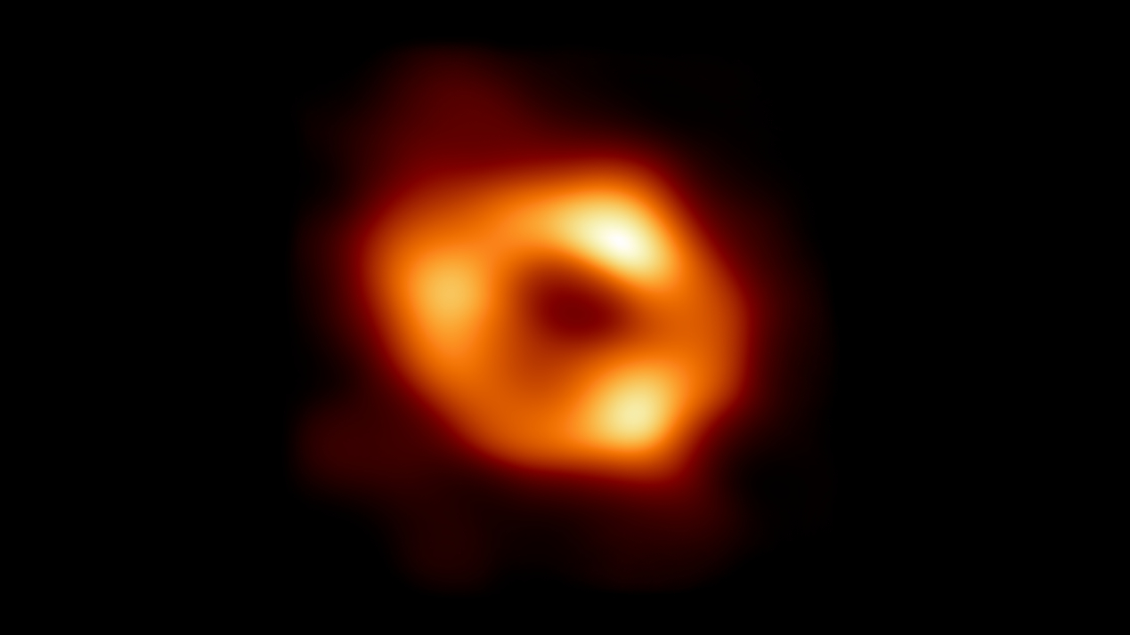 天文学家公布首次拍摄到的银河系中心超大质量黑洞Sagitarrius A*图像