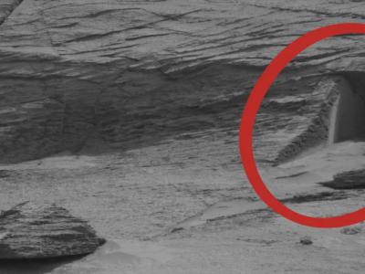 火星岩壁惊现地底基地入口 引网民猜测