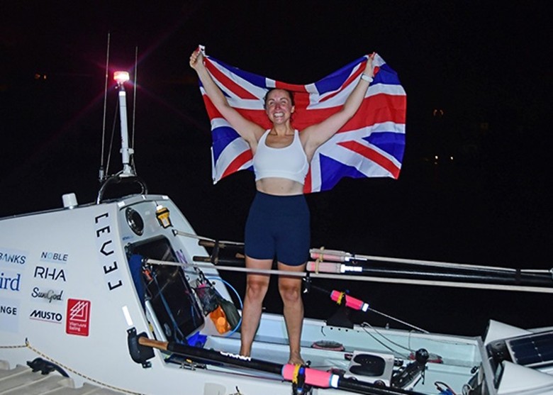 英国女子Victoria Evans独自划船以40天21小时11分钟横越大西洋 打破世界纪录